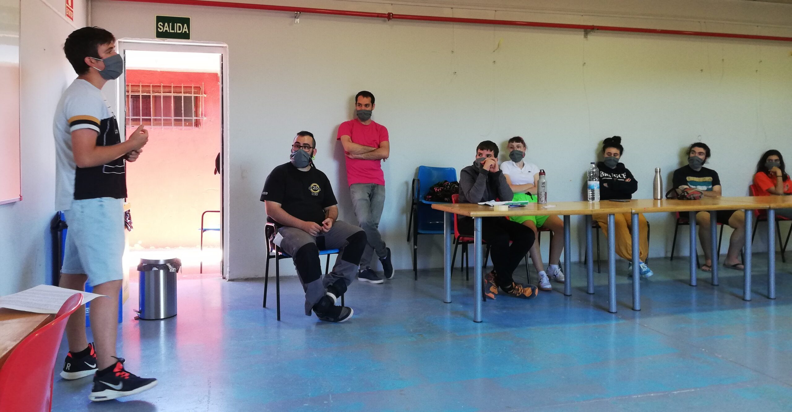 HÉCTOR SÁNCHEZ SE REÚNE CON ESTUDIANTES DE FADEA